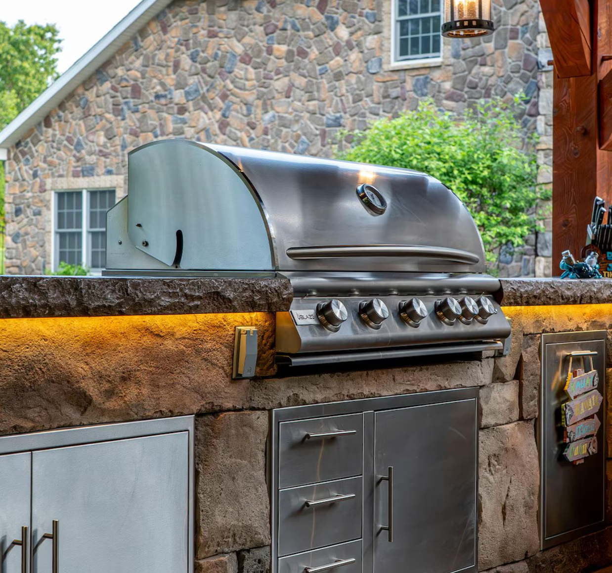 Blaze Premium LTE+ 40-Inch 5-Burner Built-In Natural Gas Grill W/ Rear Infrared Burner & Lift-Assist Hood